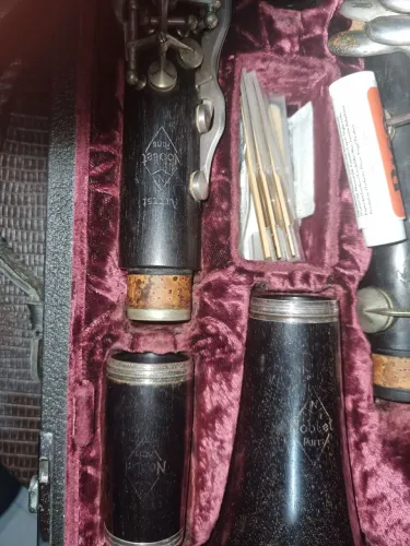 Clarinete francês de madeira noblet artist serie 45 acompanha Boquilha vandoren b40 lyra