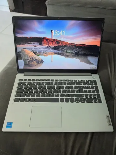 Vende-se notebook.