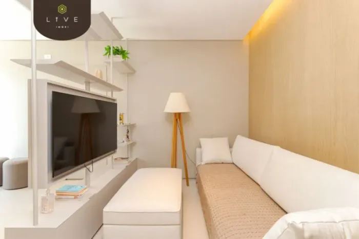 Apartamento mobiliado à venda no Edifício Hedge, 02 quartos, 01 suíte, 2 vagas de garagem