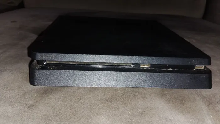 PS4 Slim 1tb com HD danificado 
