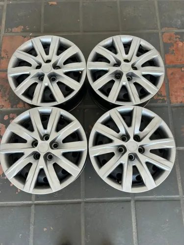 Jogo de rodas aro 15 de ferro 5x100 originais VW zeradas com calotas