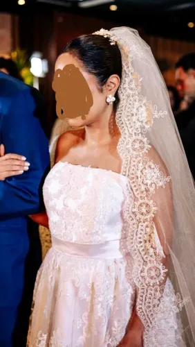 Vestido de noiva exclusivo e acessórios