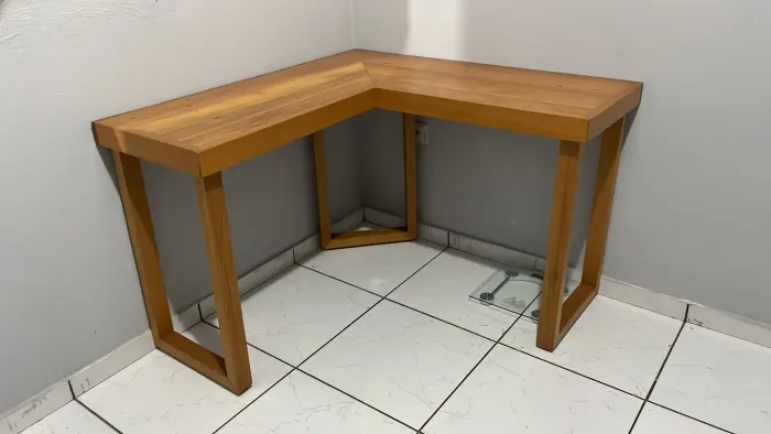 Vende-se mesa de canto, madeira peroba