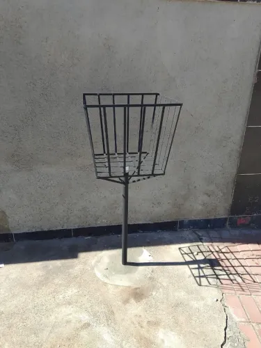 Lixeira reforçada para calçada