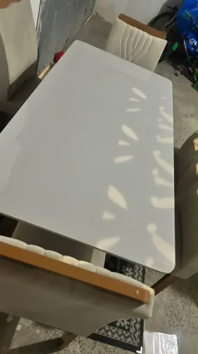 Mesa de vidro com 6 cadeiras