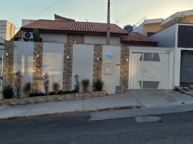 Residência reformada e decorada no Mangal