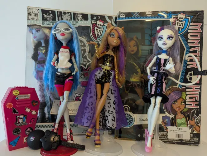Lote Monster High- Ghoulia, Abbey, Clawdeen e Catrine DeMew