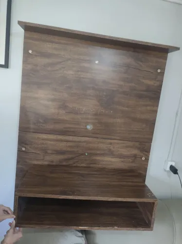 Painel rack de parede pra tv. 40 reais 