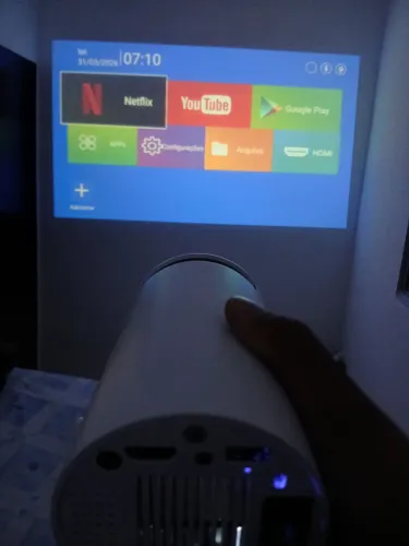 Projetor Wi-Fi/Bluetooth/HDMI