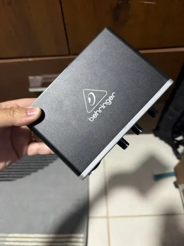 Interface de Áudio Behringer U-Phoria UMC22 (Usada)