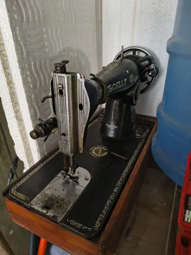MÁQUINA DE COSTURA CROSLEY MODELO DE LUXE SEM MESA SEM MOTOR