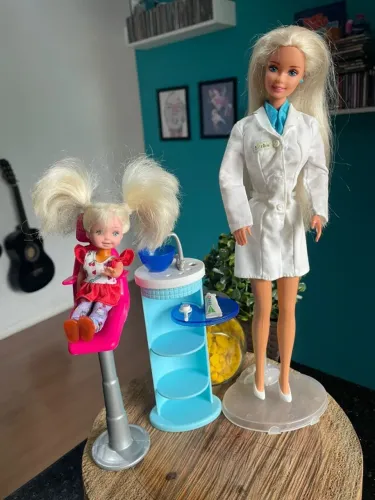 Boneca Barbie Dentista com Kelly e Acessórios - Usada