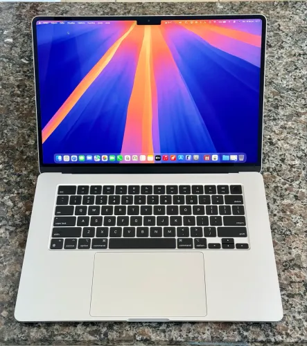 MacBook Air 2024 M3 15 Pol