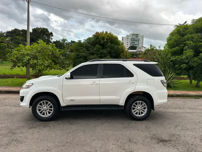 Toyota Hilux SW4 SRV D4-d 4X4 3.0 TDI Dies. AUT 2014
