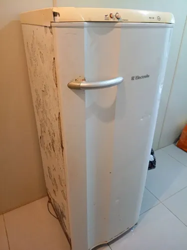 Geladeira Eletrolux funcionando perfeitamente - Barata para sair logo!