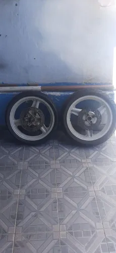 Rodas com pneus CBR450sr