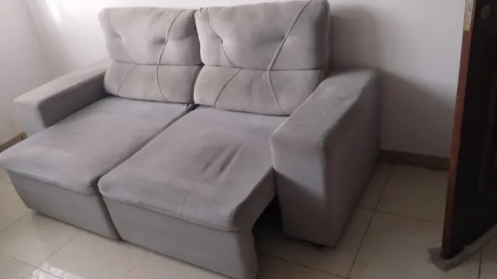 Sofá retrátil e reclinável