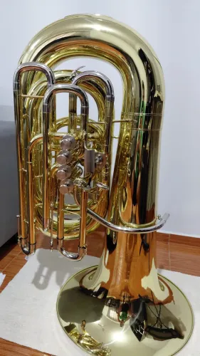 Tuba Hs Tb1c personalizada, 6 meses de uso.