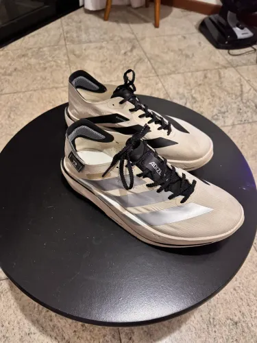 Tênis adidas