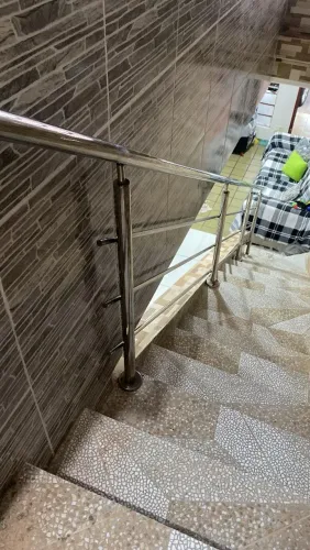 Portões de alumínio /corrimão inox/ serralheria em geral