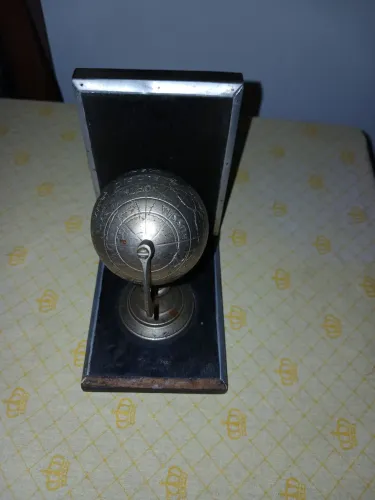 Suporte de livro com globo terrestre de metal móvel antigo 