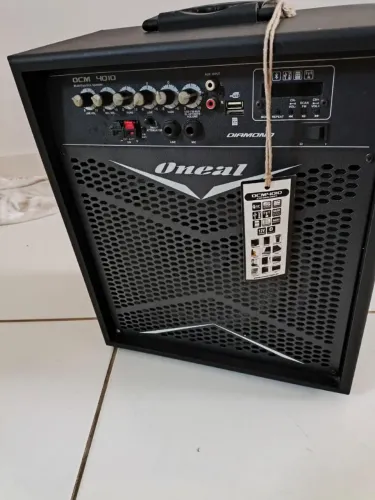 Caixa de som multiuso para instrumentos e igreja.