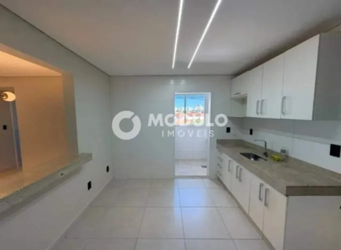 Apartamento disponível para locação no bairro Santa Mônica.