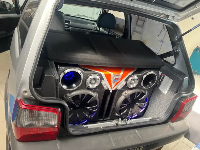 Sistema de som automotivo 