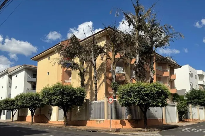 Apartamento com 3 dormitórios com sacada no Bairro bem localizado Bom Jardim. !
