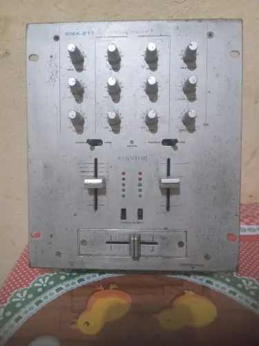 Vendo mixador stanton funcionando 100% tenho também toca disco Technics  