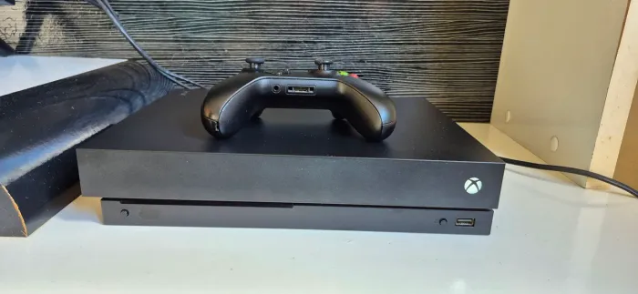 Microsoft Xbox One X 1TB Standard cor preto - (USADO)
