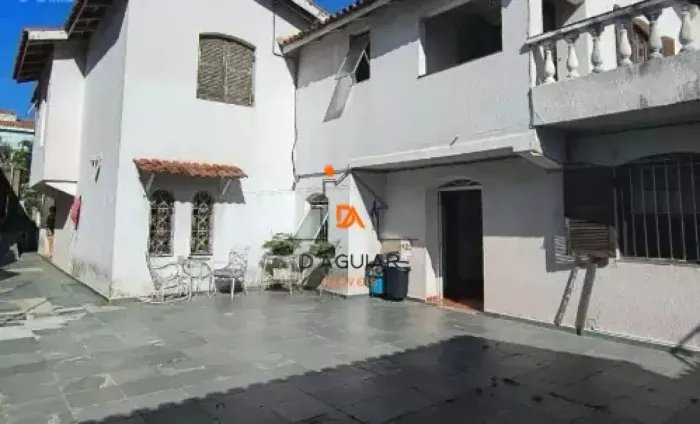 Sobrado com 6 dormitórios para aluguel no bairro Tremembé, área de 248 m² disponíveis.