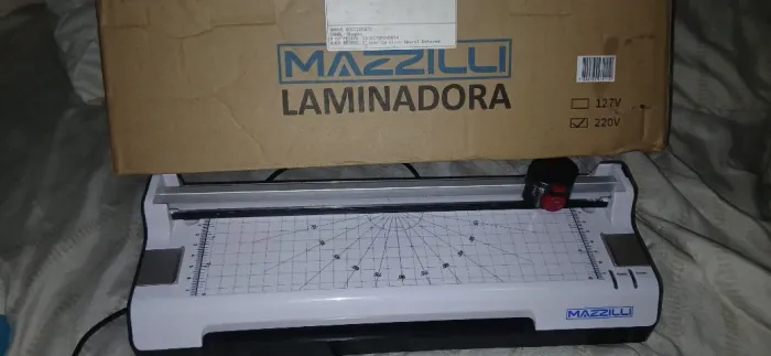 Laminadora e plástificadora