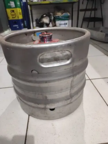 Vendo barril de shop da Brahma 30 litros