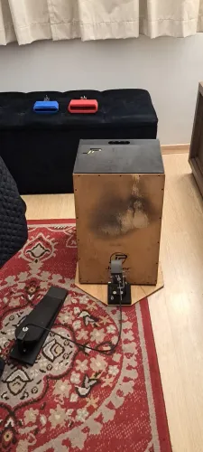 Cajon com pedal 