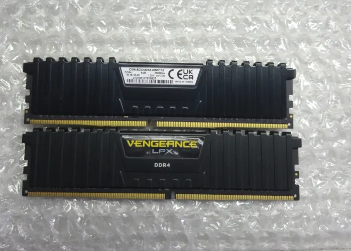 MEMÓRIA RAM DDR4 CORSAIR 8gb 2