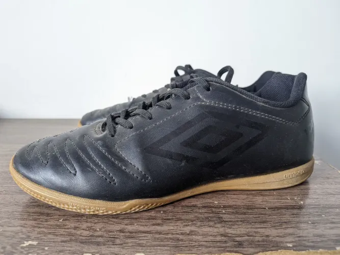 Chuteira Umbro Class Futsal Tam 41 - BARATA PARA VENDER HOJE!