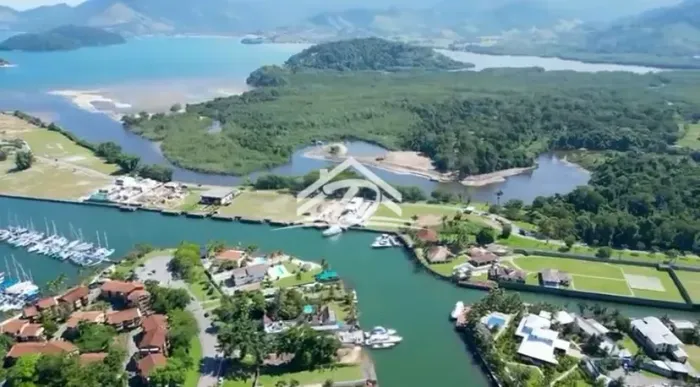 Terreno de canal no condomínio Porto Bracuhy - Angra
