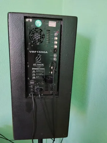 Caixa de som profissional attack VRF 1550A
