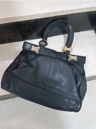 Bolsa tiracolo legítimo couro parte dentro divisória semi nova perfeita