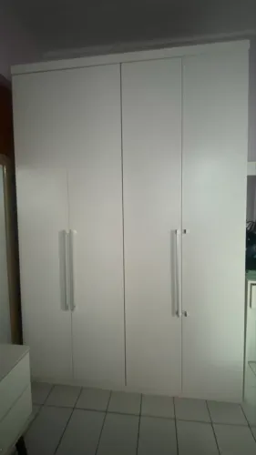 Guarda roupa semi novo