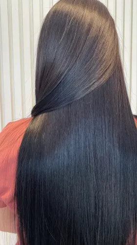 Realinhamento/ designe de corte/ coloração/ escova 