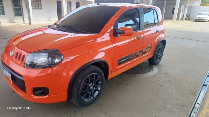 Fiat Uno Sporting 1.4 EVO Fire Flex 8V 4P 2012