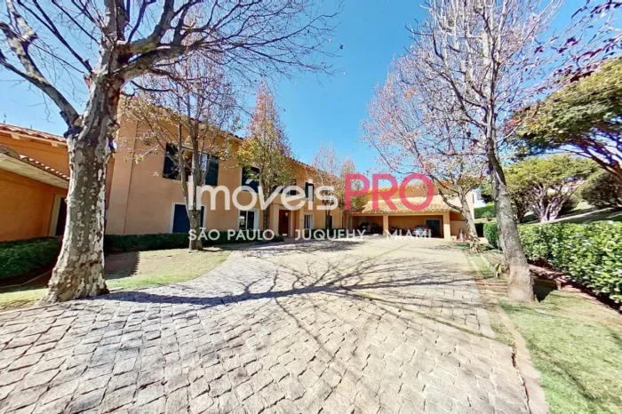 Casa de Alto Luxo à Venda na Fazenda da Grama :Um Refúgio Perfeito para Sua Família