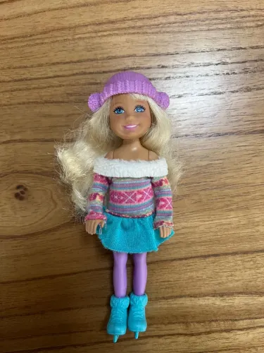 Boneca Chelsea Patinação no Gelo