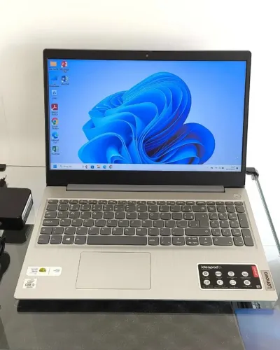 Lenovo IdeaPad 3i Notebook i3 10ª Geração 8GB RAM SSD 240GB Tela 15,6" HD
