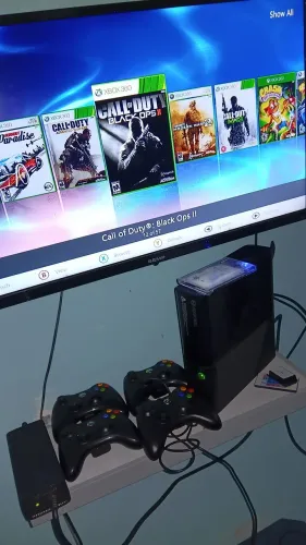 Xbox 360 Super Slim 500GB + 4 Controles + 57 Jogos