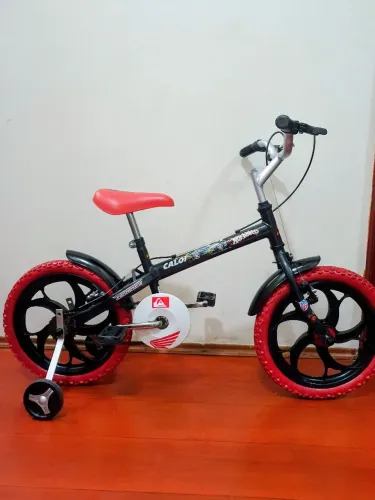 Bicicleta Caloi hotwells aro 16 ( meninos de 3 a 6 anos )