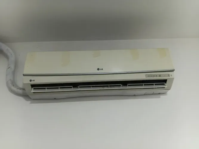 Ar-condicionado Split da marca LG, 9.000 BTUs