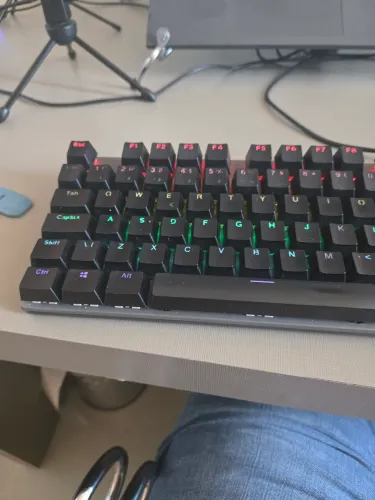 Teclado mecânico rgb ABNT2 e cabo USB